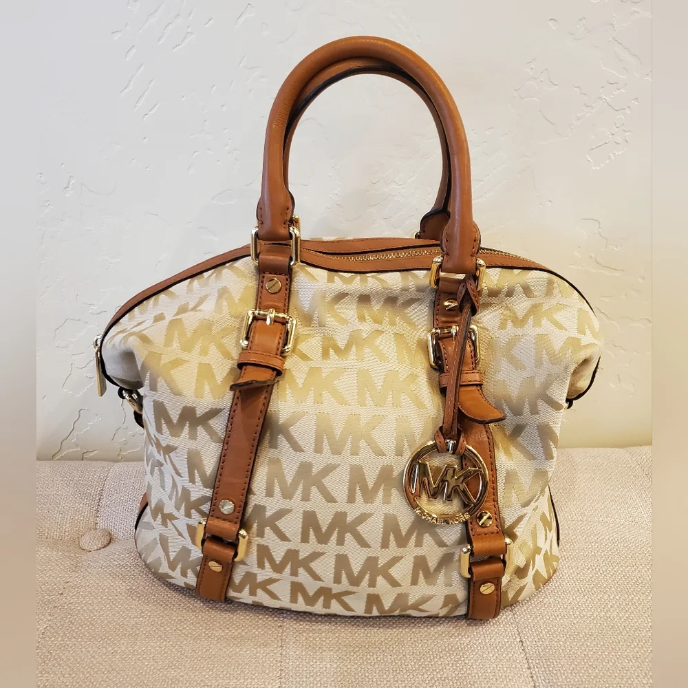MK purse - Picture 1 of 6